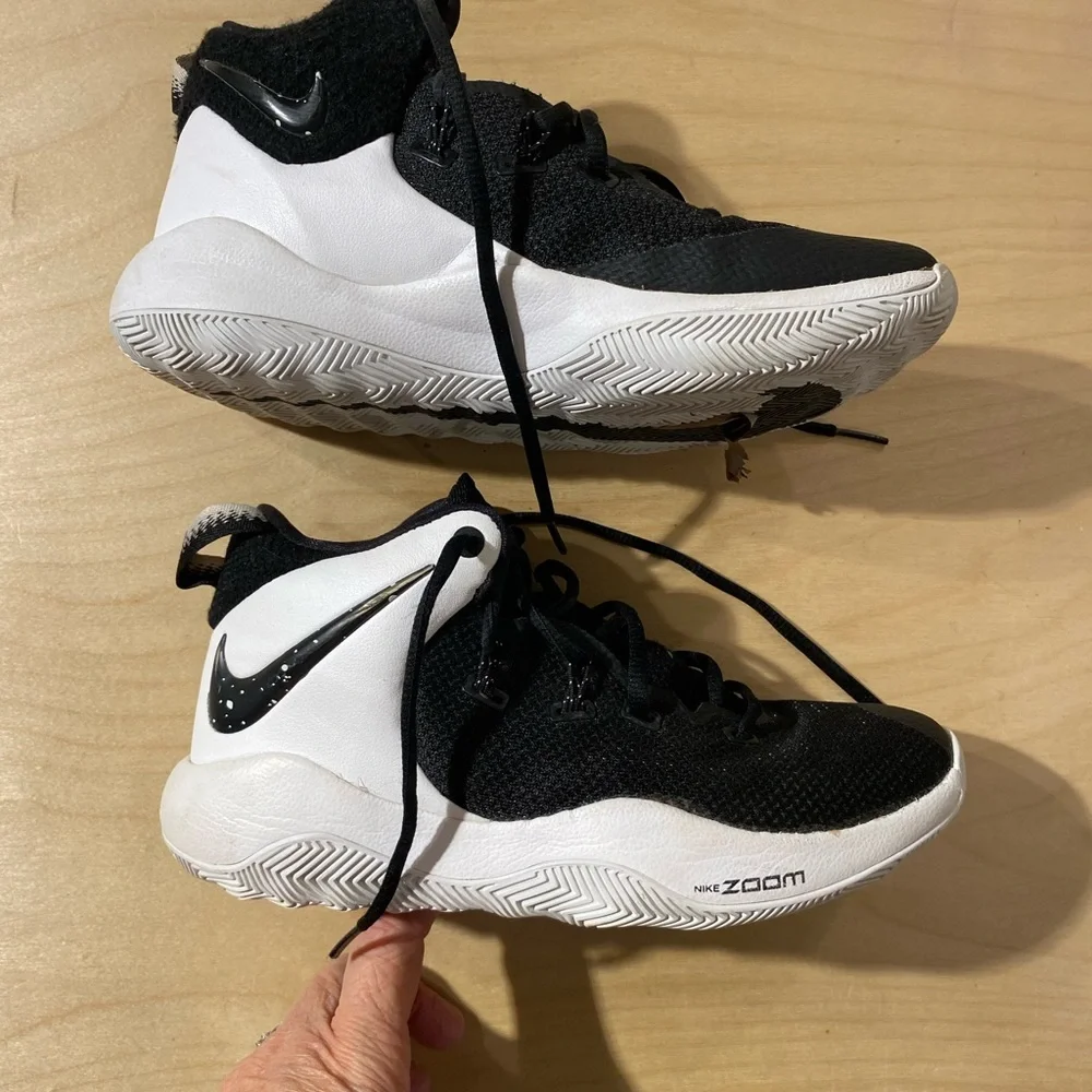 Nike Zoom Black and White Sneakers Size 6 (ND)